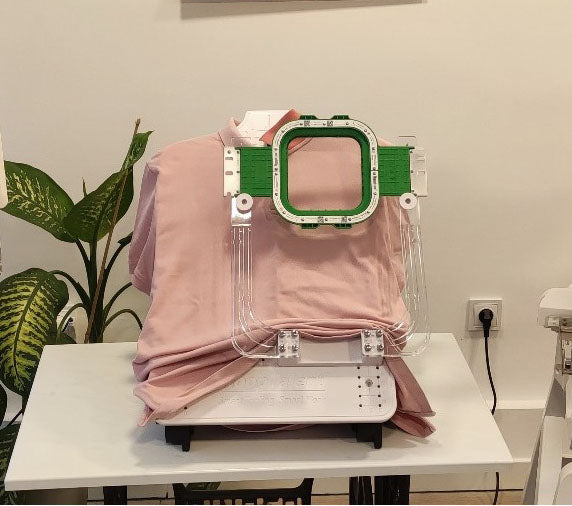 MaggieFrame 5.1x5.1 in (130x130mm) magnetic embroidery hoop –Embroidery scene